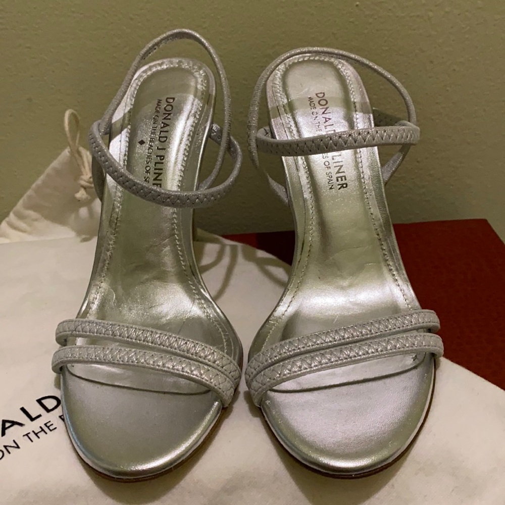 Donald Pliner Silver Sandals. NWOB